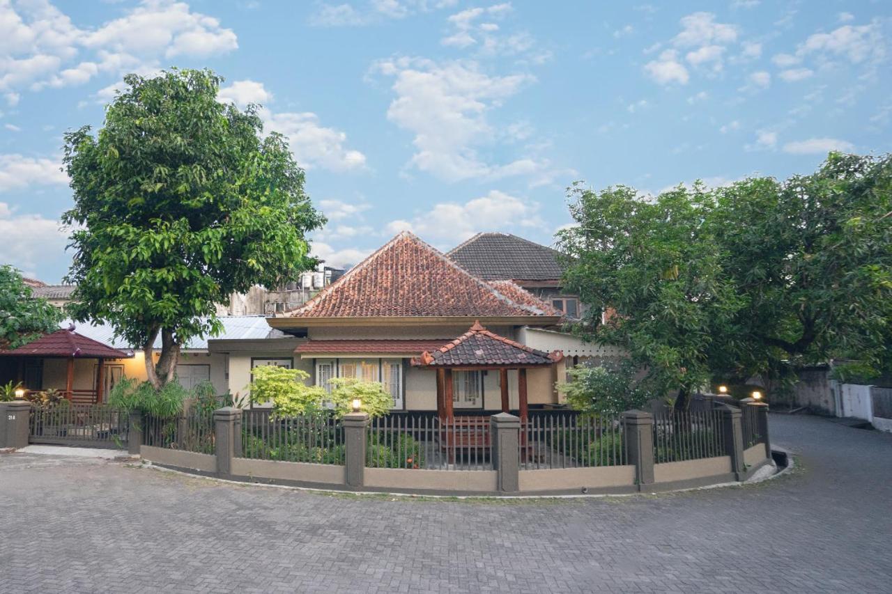 Yuwono Hotel & Villa Malioboro Yogyakarta Exterior photo